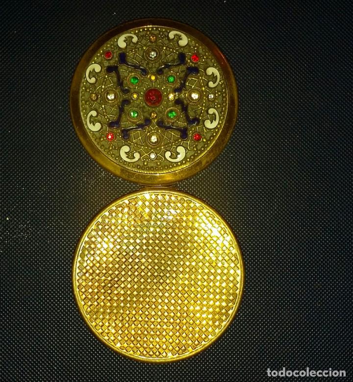 Antig&uuml;edades: HERMOSA POLVERA DE BRONCE ESMALTADA Y CRISTALITOS - Foto 3