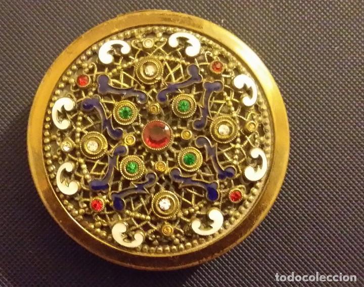 Antig&uuml;edades: HERMOSA POLVERA DE BRONCE ESMALTADA Y CRISTALITOS - Foto 11
