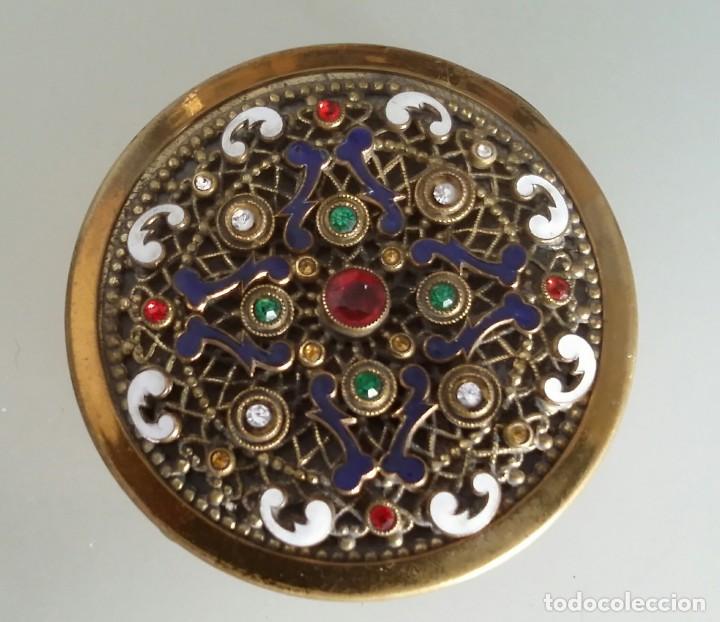 Antig&uuml;edades: HERMOSA POLVERA DE BRONCE ESMALTADA Y CRISTALITOS - Foto 14