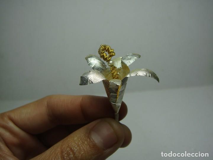 Antig&uuml;edades: Flor de Talco Devocional en Plata y Oro &middot; ca. 1850&ndash;1900 - Foto 2