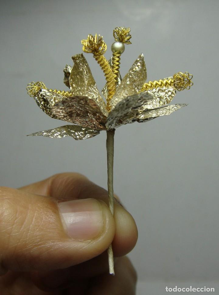 Antiques: Flor de Talco. Plata y Oro. S.XIX. Ideal para Virgen o imagen religiosa. Hecha a mano.