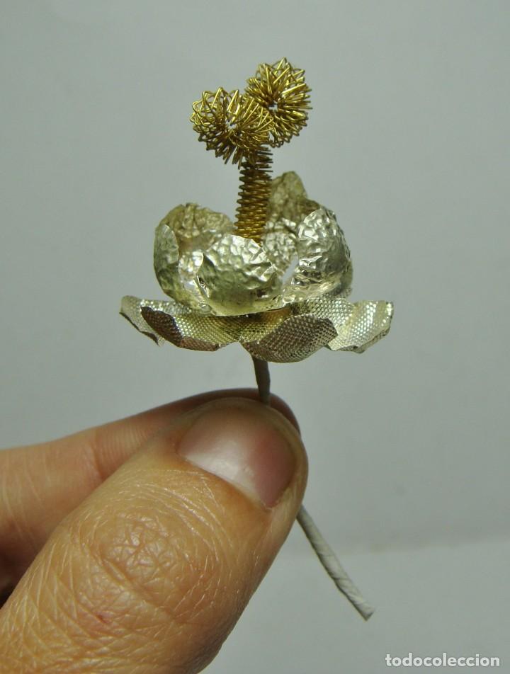 Antiques: Flor de Talco. Plata y Oro. S.XIX. Ideal para Virgen o imagen religiosa. Hecha a mano.