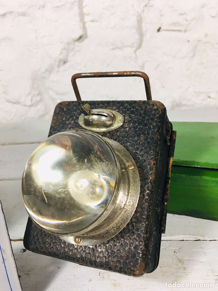 Antig&uuml;edades: ANTIGUA LINTERNA DE FERROVIARIO RECTANGULAR TIPO FAROL CON ASA Y CRISTAL DE LUPA - Foto 8