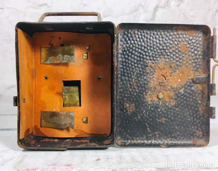 Antig&uuml;edades: ANTIGUA LINTERNA DE FERROVIARIO RECTANGULAR TIPO FAROL CON ASA Y CRISTAL DE LUPA - Foto 7