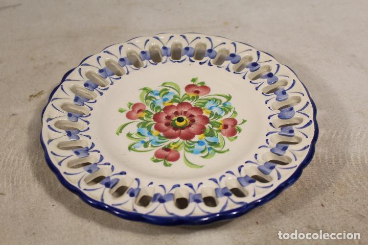 Antig&uuml;edades: plato de colgar en cderamica - Foto 3