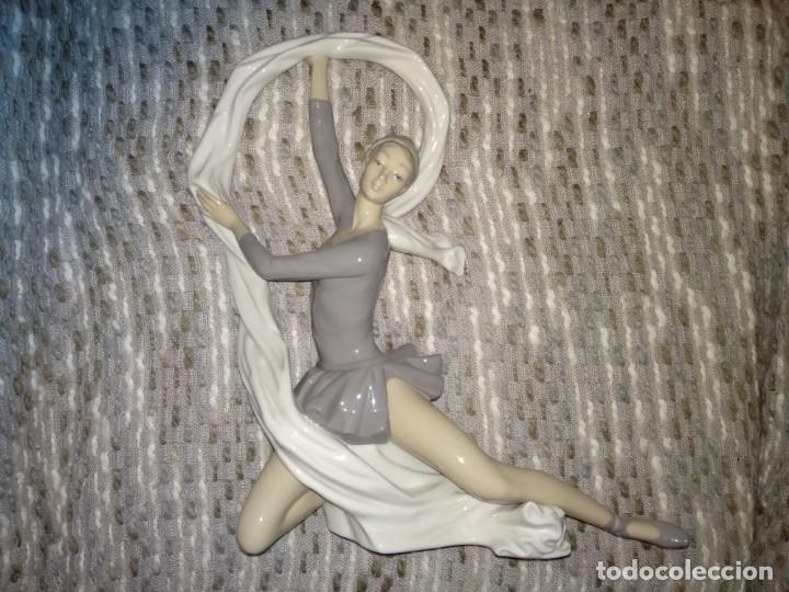 Antig&uuml;edades: Bailarina Nao Lladro - Foto 1