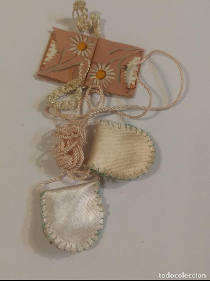 Antig&uuml;edades: Mini escapularios antiguos. Unos 2,2 cm cada uno. - Foto 1