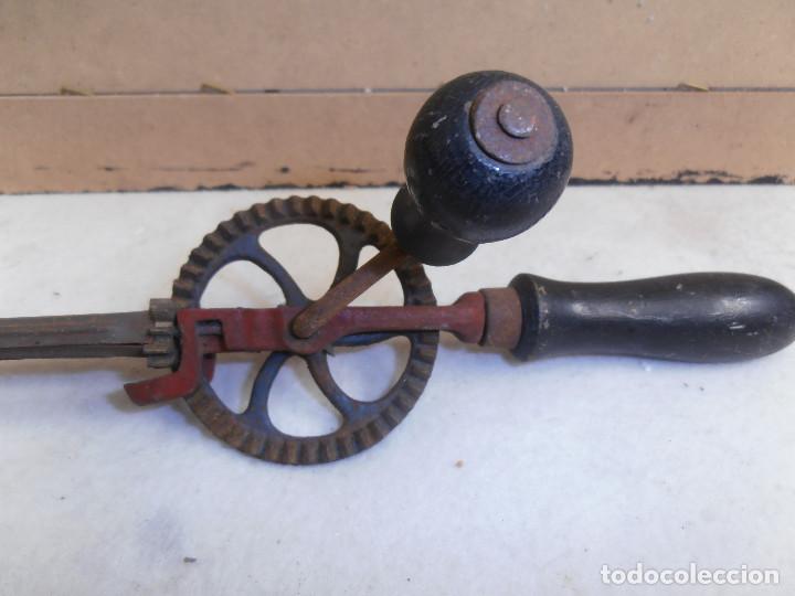 Antig&uuml;edades: ANTIGUO BATIDOR MANUAL - MANGO MADERA - Foto 4