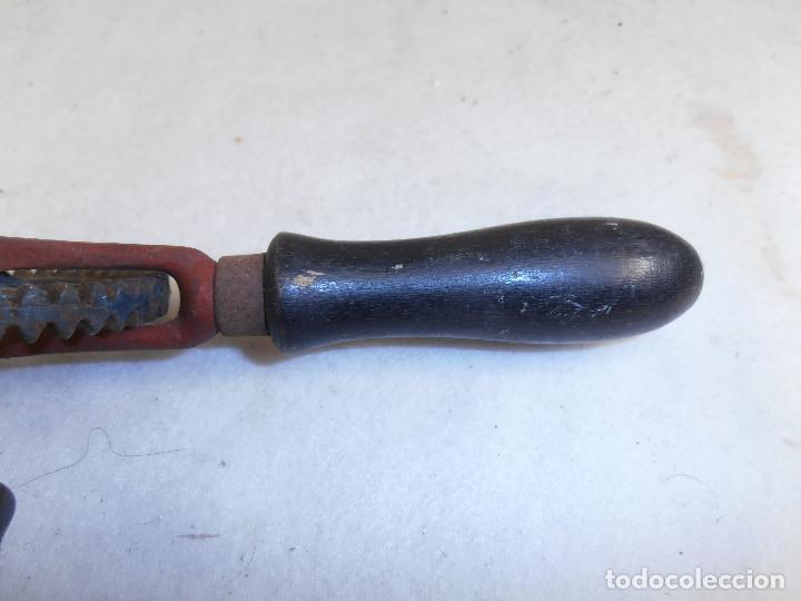 Antig&uuml;edades: ANTIGUO BATIDOR MANUAL - MANGO MADERA - Foto 7