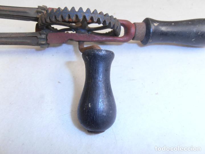 Antig&uuml;edades: ANTIGUO BATIDOR MANUAL - MANGO MADERA - Foto 8