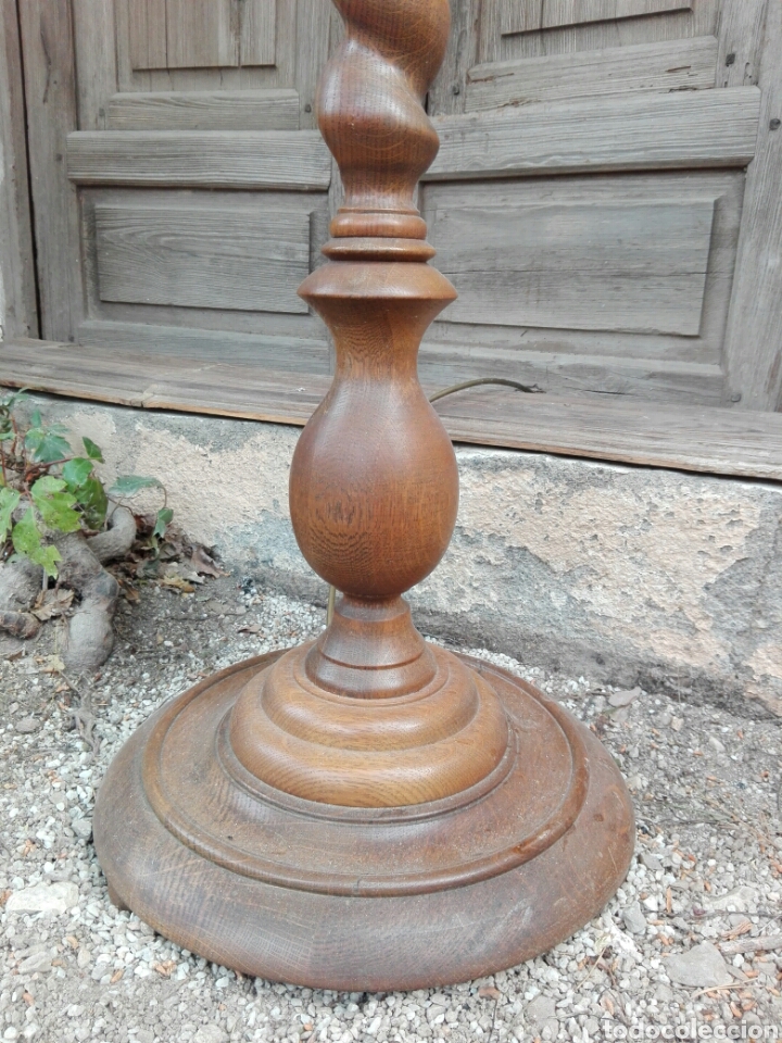 preciosa lámpara de pié en madera de roble torn - Comprar Lámparas