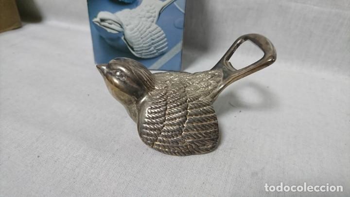 Antig&uuml;edades: ABREBOTELLAS SILVERPLATED FORMA DE PAJARO - Foto 2