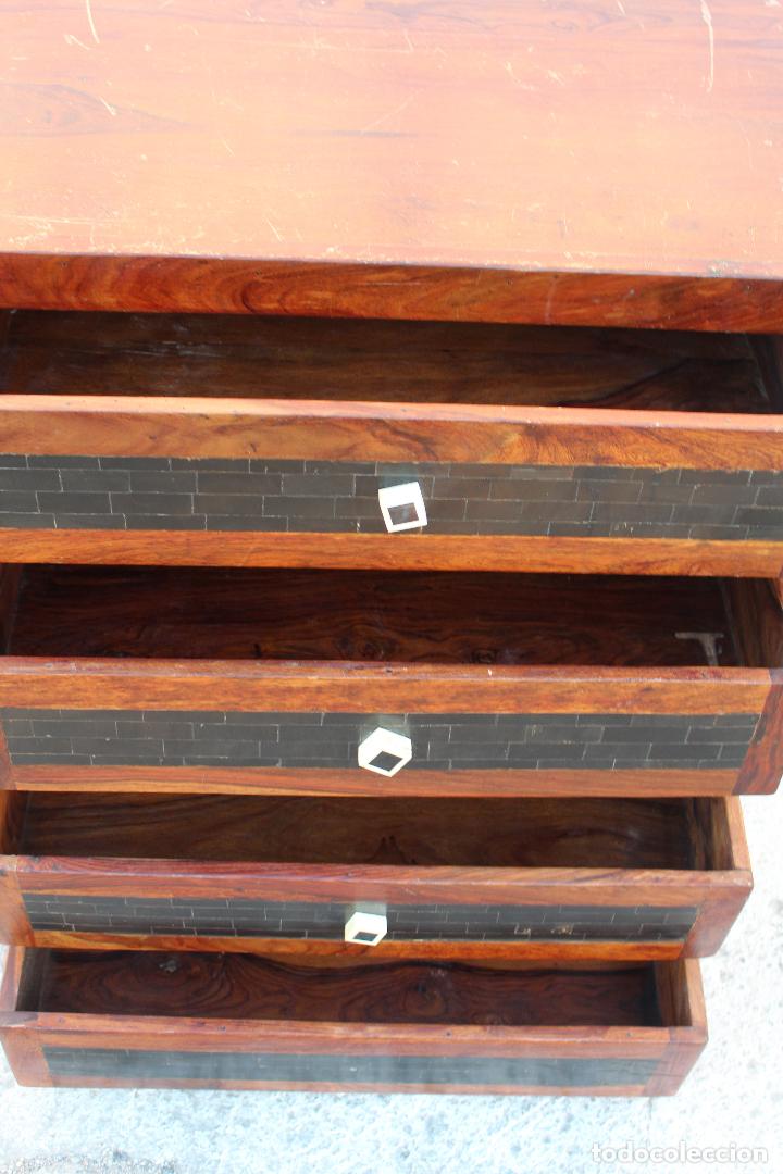 Antig&uuml;edades: comoda en madera maciza - Foto 7