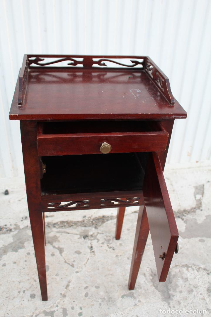 Antig&uuml;edades: mesita auxiliar en madera - Foto 4