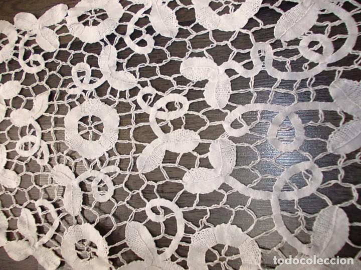 Antig&uuml;edades: Antiguo tapete hilo en ganchillo - Foto 3