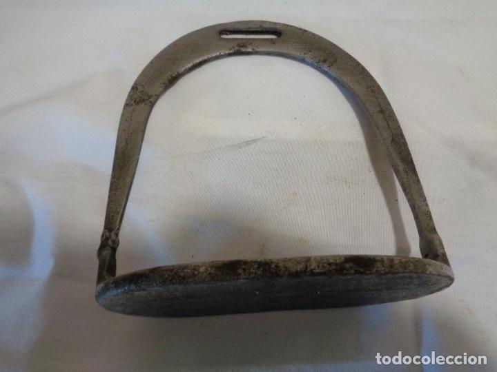 Antig&uuml;edades: estribo en forja - Foto 3