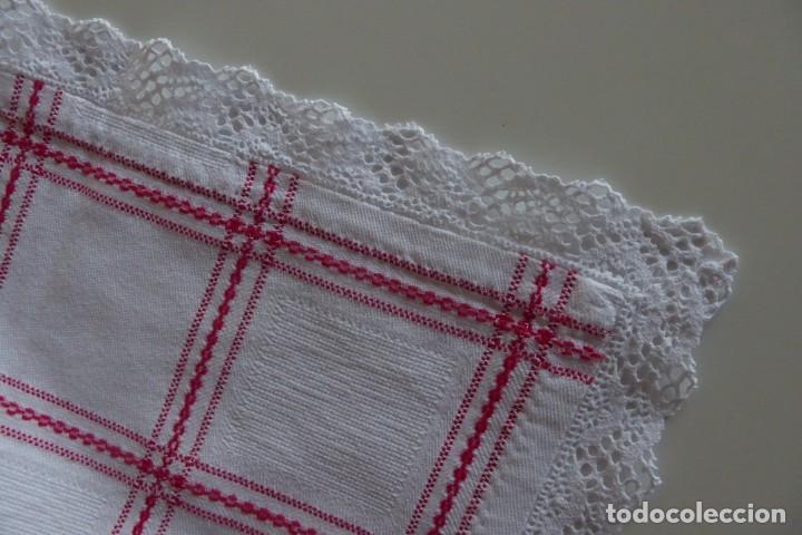Antig&uuml;edades: MANTEL DE ALGOD&Oacute;N REMATADO CON PUNTILLA - Foto 4