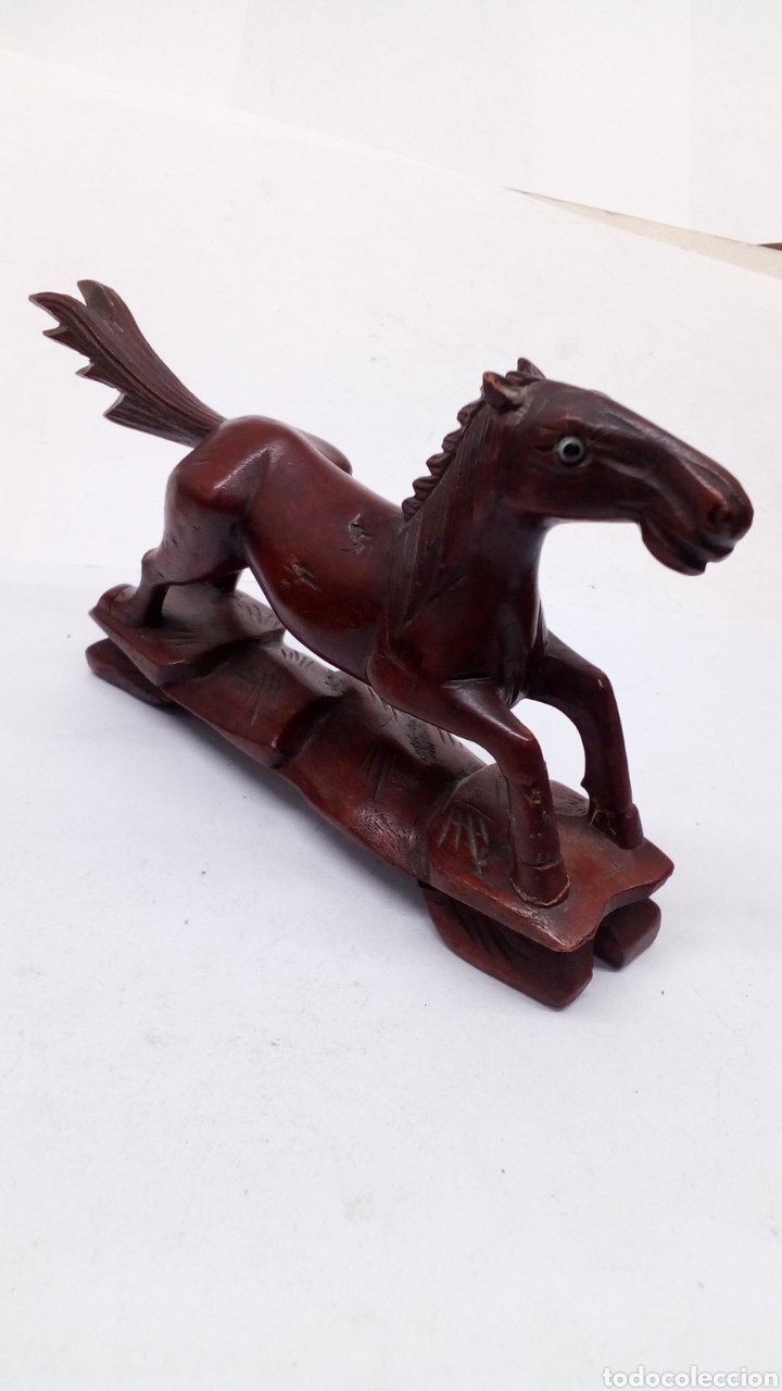 Antig&uuml;edades: Figura de madera forma caballos - Foto 1