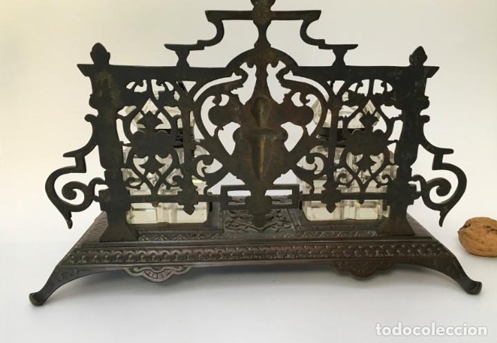 Antig&uuml;edades: Escribania antigua de bronce - Foto 3