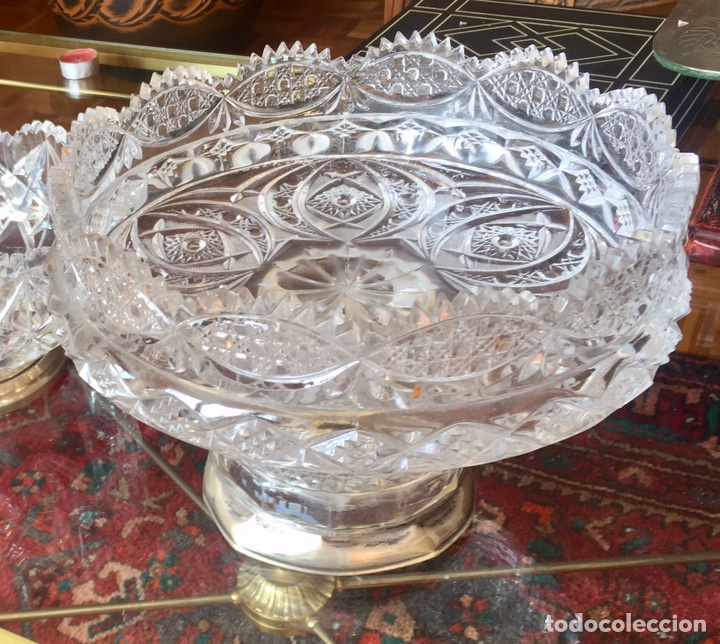 Antig&uuml;edades: Centro de cristal tallado con pie de plata