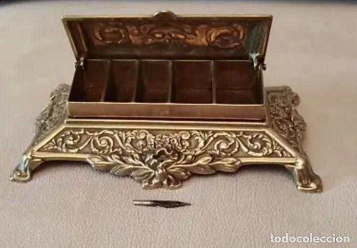 Antig&uuml;edades: Antig&uuml;a Escribania de bronce - Foto 2