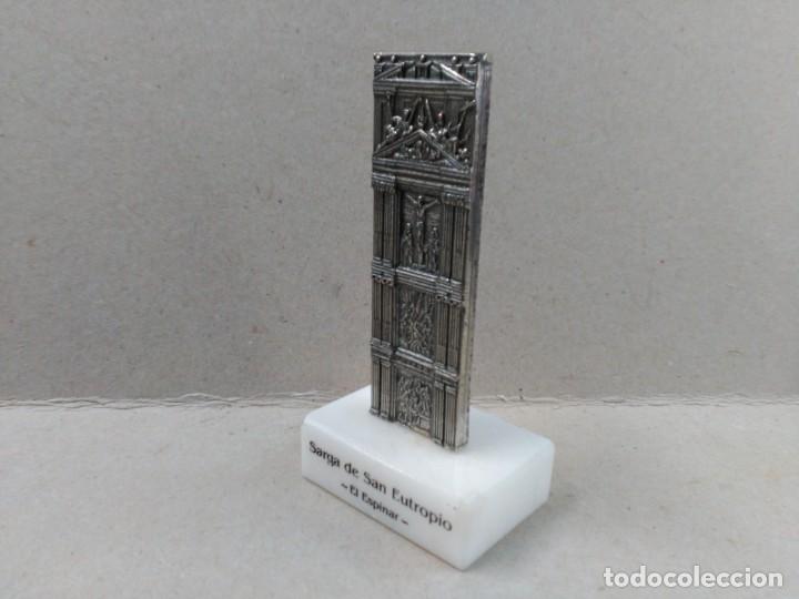 Antig&uuml;edades: SARGA DE SAN EUTROPIO, EL ESPINAR, EN METAL Y BASE DE MARMOL - Foto 3