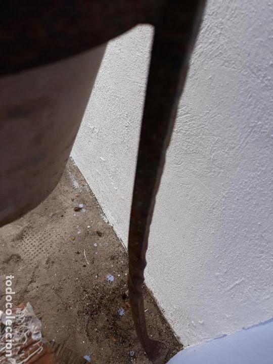 Antig&uuml;edades: Antiguo macetero de hierro forjado - Foto 2
