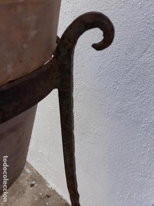 Antig&uuml;edades: Antiguo macetero de hierro forjado - Foto 3