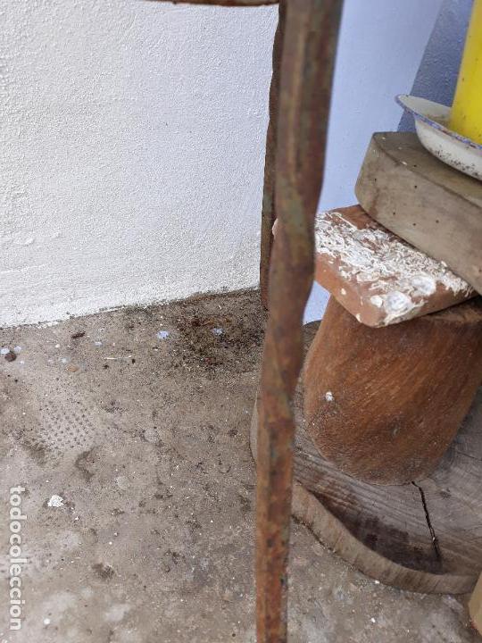 Antig&uuml;edades: Antiguo macetero de hierro forjado - Foto 7