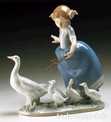 Antig&uuml;edades: Pieza Ni&ntilde;a paseando patos - Foto 1