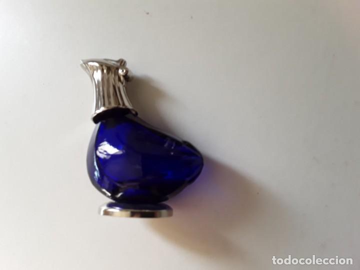 Antiquit&auml;ten: Salero de cristal y metal en forma de ave