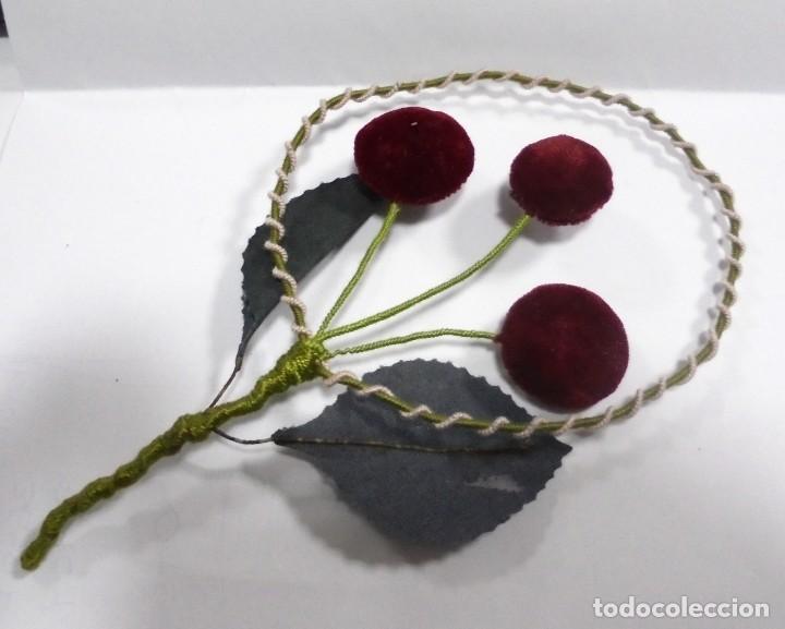 Antig&uuml;edades: ANTIGUO ALFILETERO. ADORNO. CON FORMA FLORAL. 16 X 9CM. VER