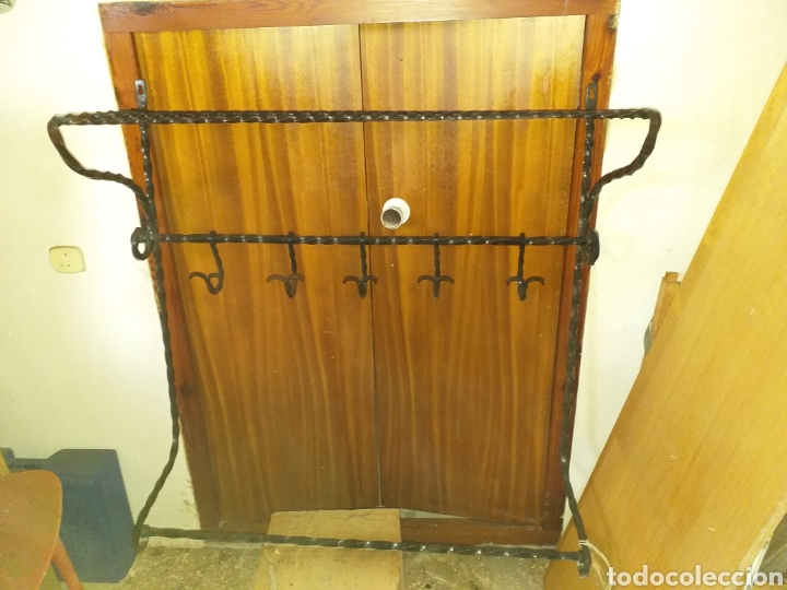 Antig&uuml;edades: Perchero de forja para colgar - Foto 1