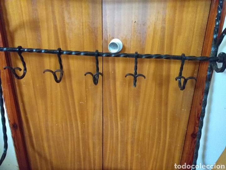 Antig&uuml;edades: Perchero de forja para colgar - Foto 2