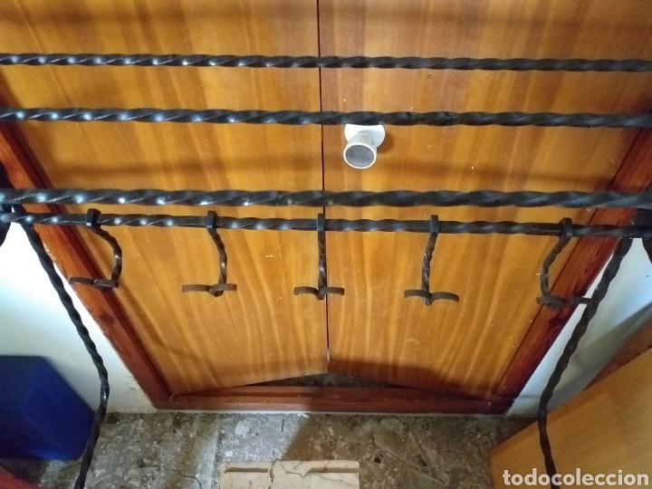 Antig&uuml;edades: Perchero de forja para colgar - Foto 3
