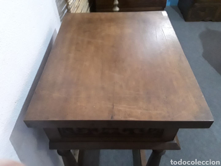 Antig&uuml;edades: Mesa auxiliar de nogal - Foto 2