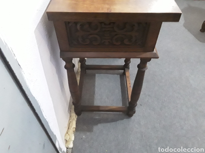 Antig&uuml;edades: Mesa auxiliar de nogal - Foto 3