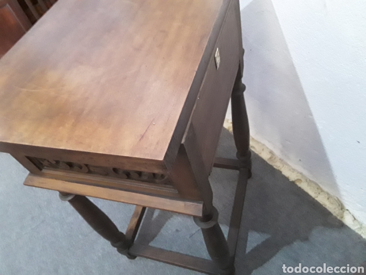 Antig&uuml;edades: Mesa auxiliar de nogal - Foto 4