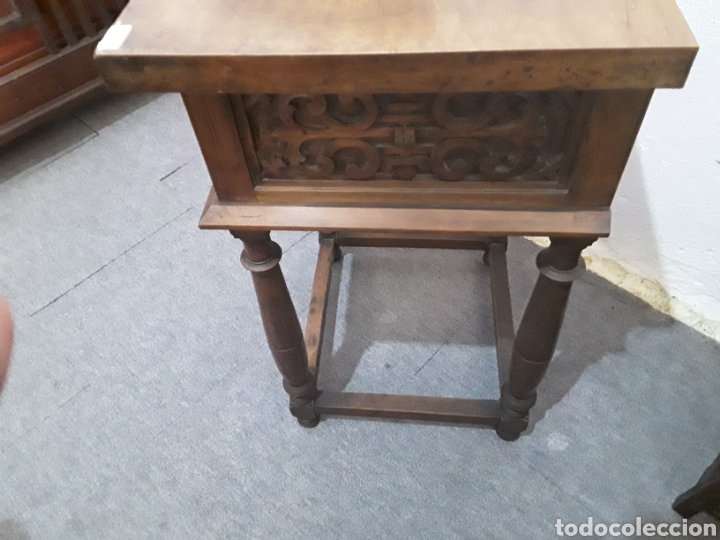 Antig&uuml;edades: Mesa auxiliar de nogal - Foto 5