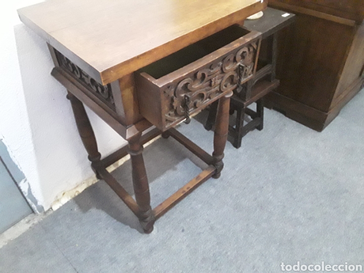 Antig&uuml;edades: Mesa auxiliar de nogal - Foto 6