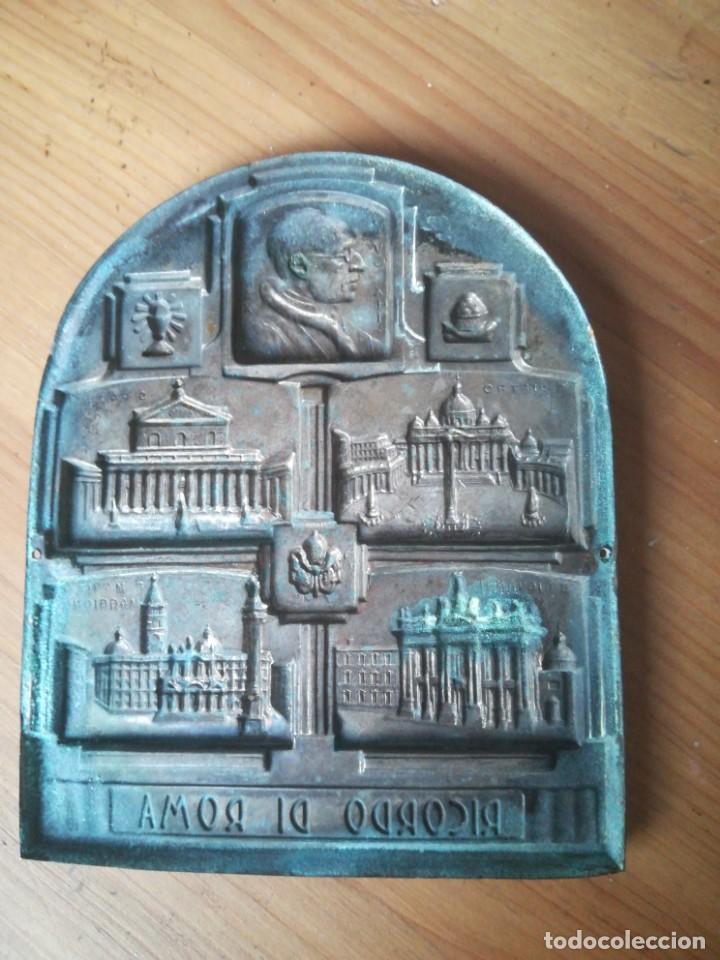 Antig&uuml;edades: Placa metal recuerdo roma - Foto 2