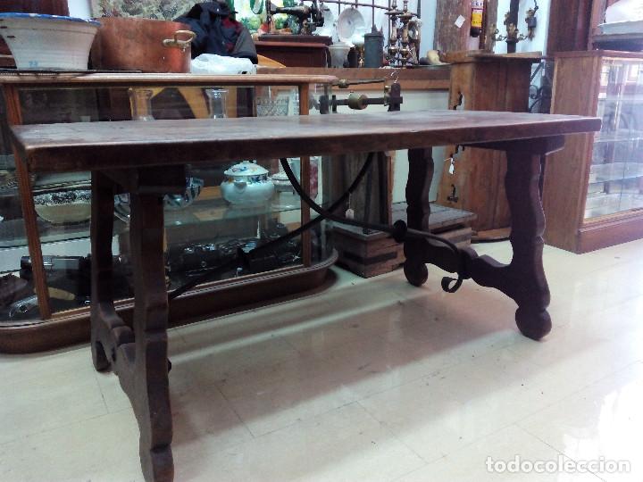 Antig&uuml;edades: MESA DE NOGAL, PPs SXX - Foto 3