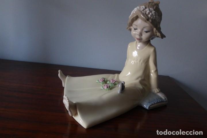 Antig&uuml;edades: NI&Ntilde;A SENTADA Y CARACOL - Foto 1