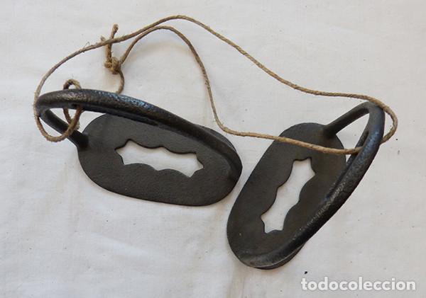 Antig&uuml;edades: Pareja de estribos del s. XIX - Foto 2