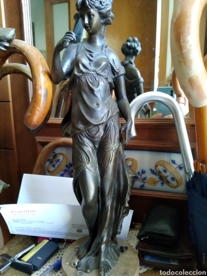 Antig&uuml;edades: Figura bronce mujer modernista - Foto 1
