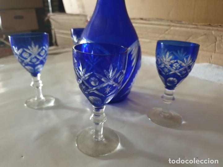 Antig&uuml;edades: Juego 4 copas y botella licorera - Foto 3