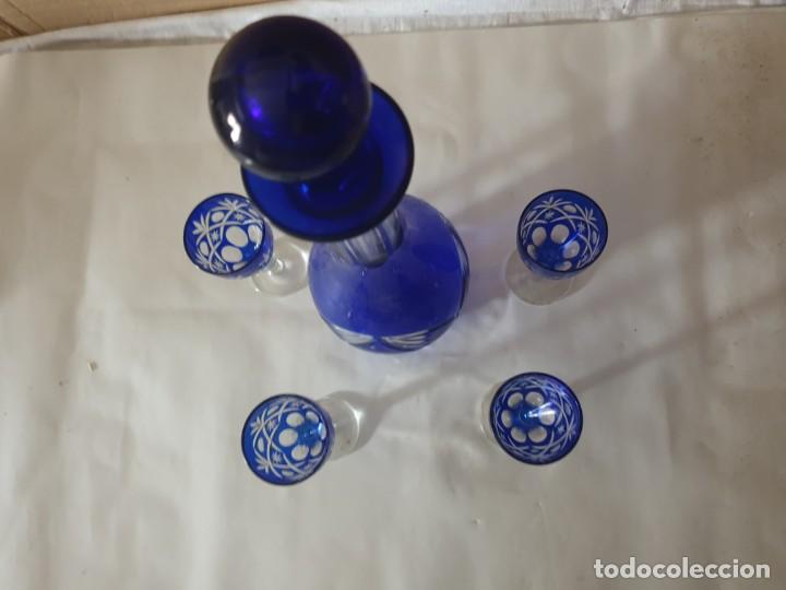 Antig&uuml;edades: Juego 4 copas y botella licorera - Foto 4