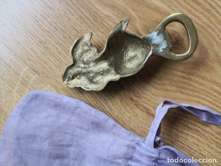 Antig&uuml;edades: ABREBOTELLAS BRONCE - Foto 2