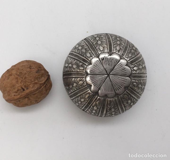 Antig&uuml;edades: Caja Khmers de plata - Foto 3