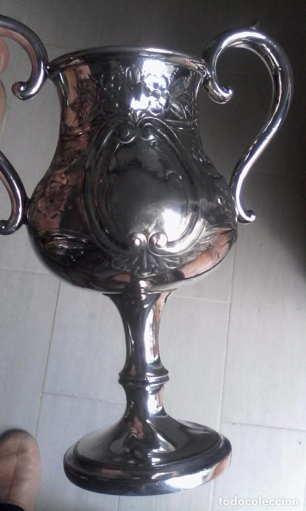 Antig&uuml;edades: copa cincelada con asas - Foto 1